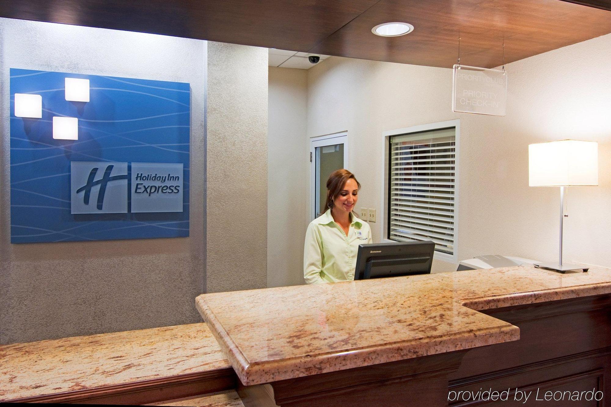Holiday Inn Express & Suites Miami Kendall By Ihg Country Walk Beltér fotó